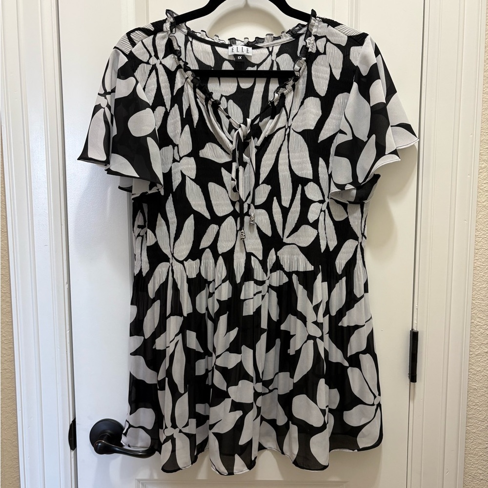 ELLE 1X Black & White Floral Blouse | Ruffle Neck | Flowy Boho Top